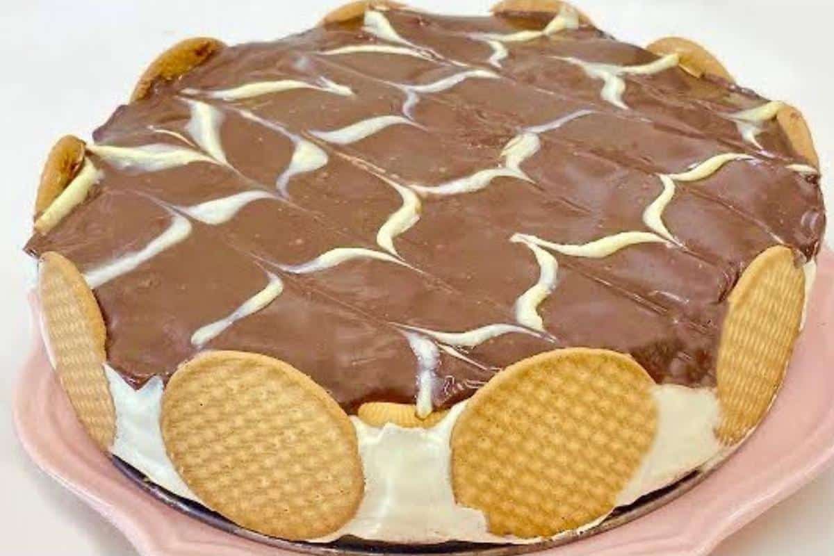 Torta de leite ninho super cremosa que dá água na boca só de olhar