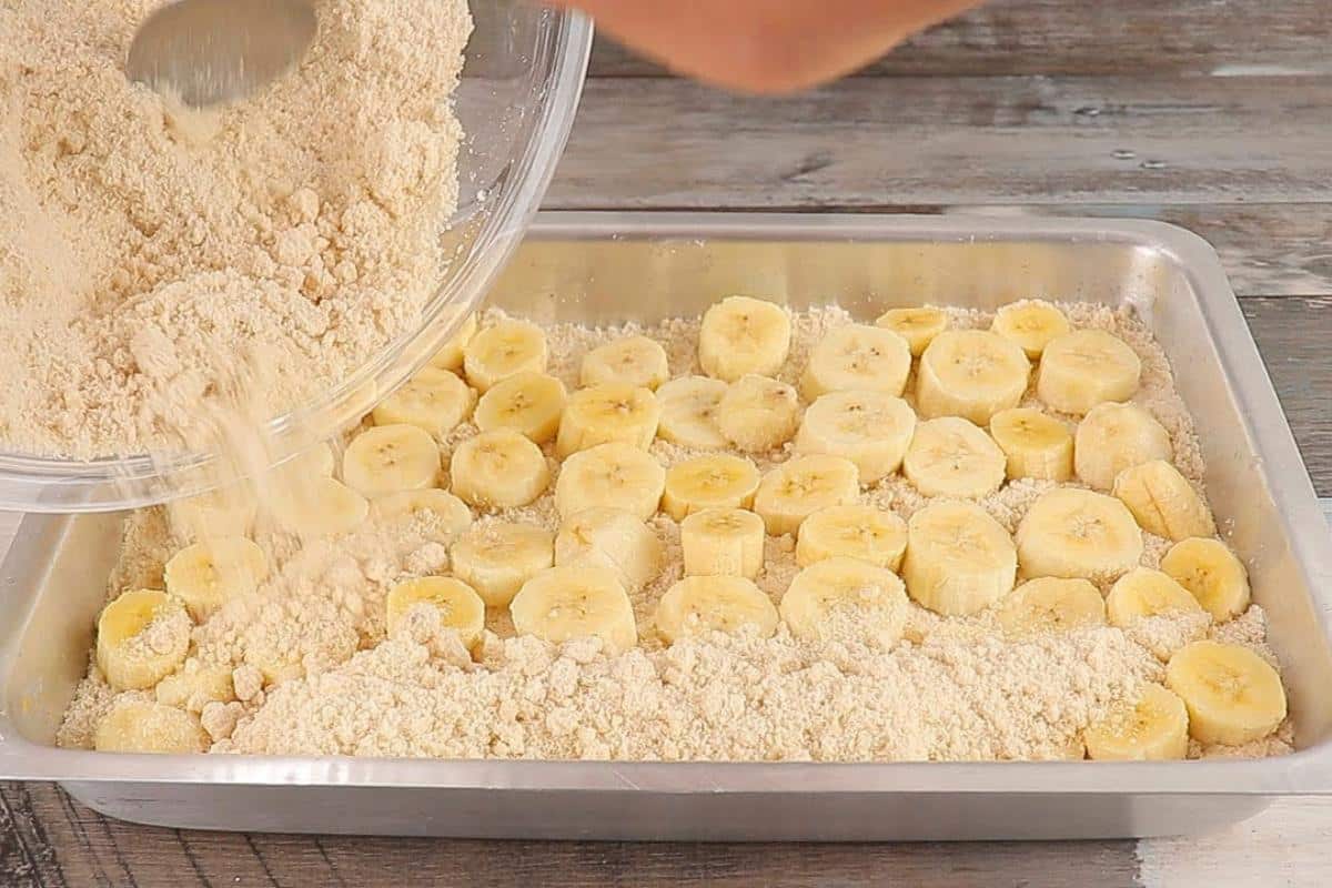 Torta de preguiçoso com banana que não precisar fazer massa e fica uma delícia