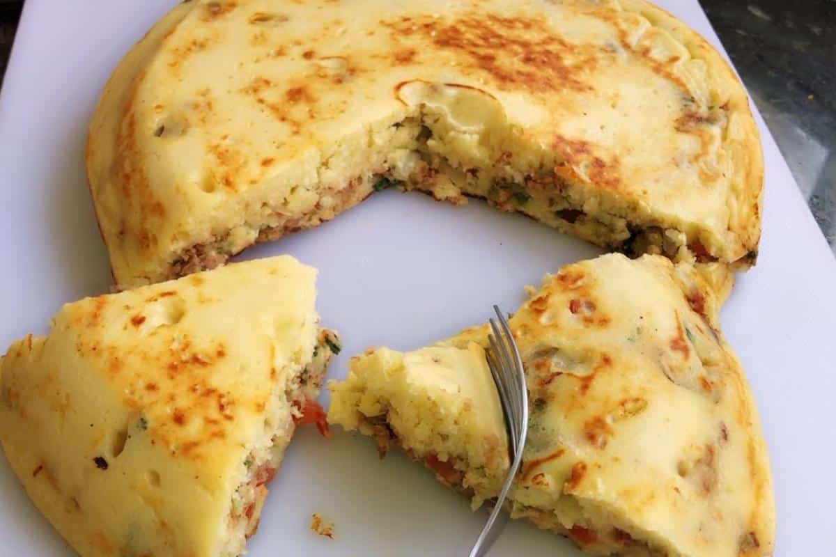 Torta salgada macia e suculenta que não vai no forno e fica pronta rapidinho
