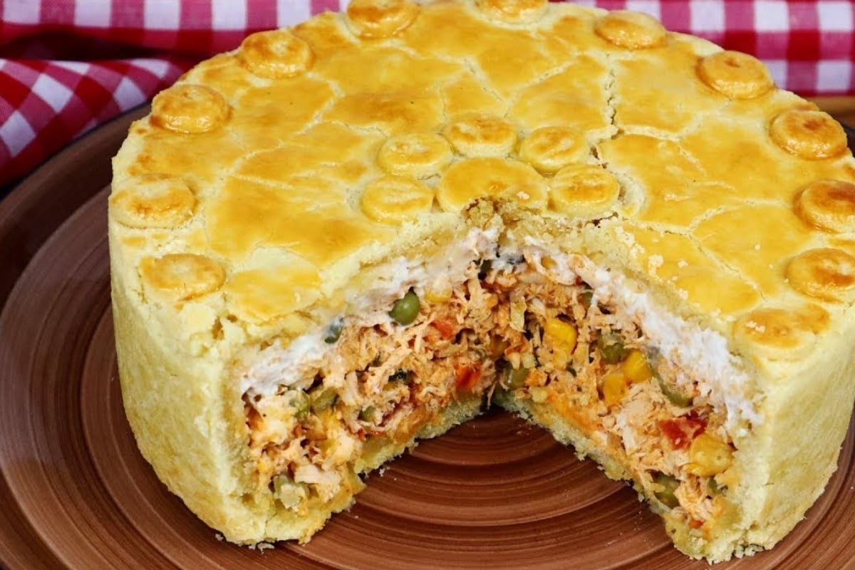 Nunca vi uma massa de empadão de frango tão perfeita como essa