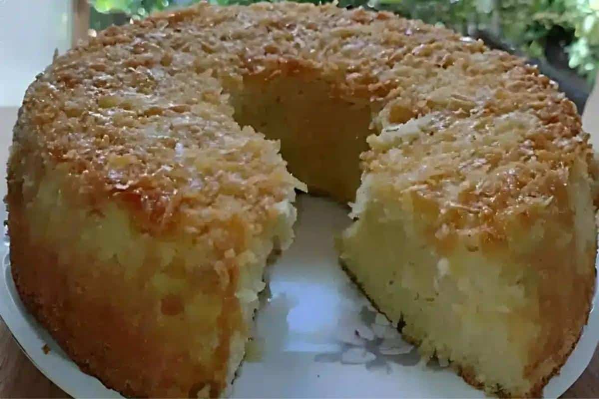 Bolo de coco caramelizado que aprendi com a minha avó e é maravilhoso