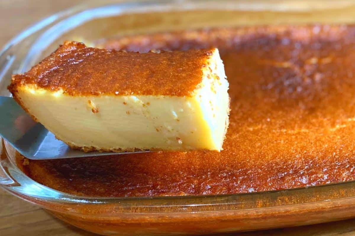 Bolo de leite cremoso que até parece sobremesa chega a desmanchar na boca
