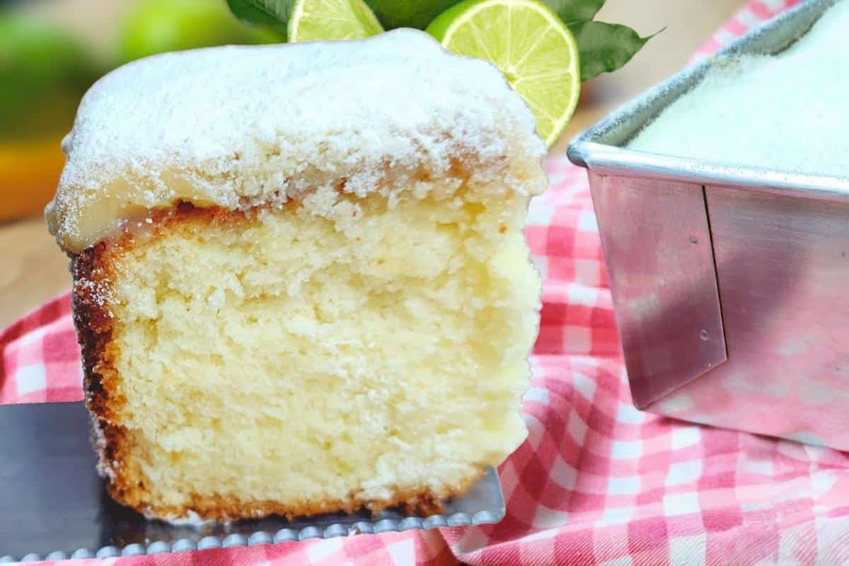 Bolo de limão amanteigado com cobertura um pedaço mais gostoso que o outro