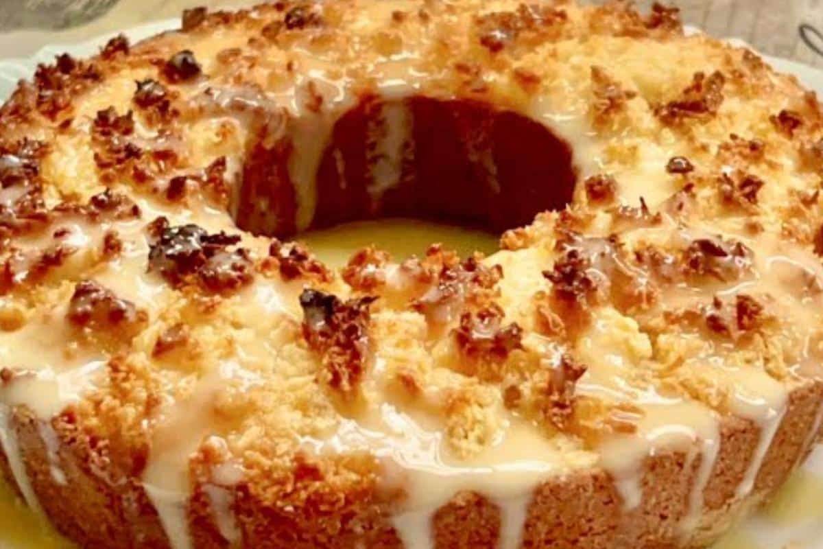 Bolo delícia de coco fofinho e molhadinho para o lanche da tarde