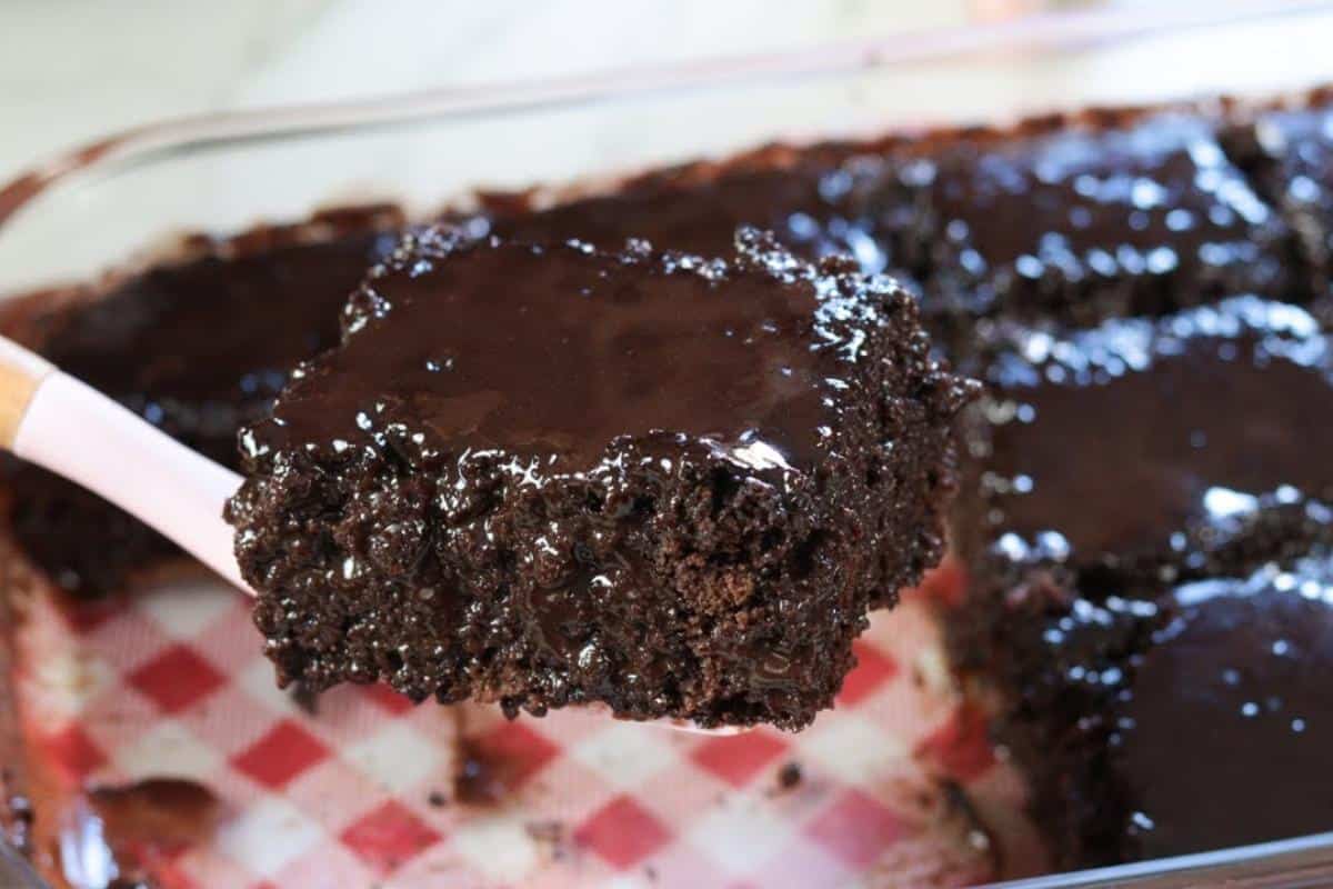 O melhor bolo gelado de chocolate de todos macio e molhadinho