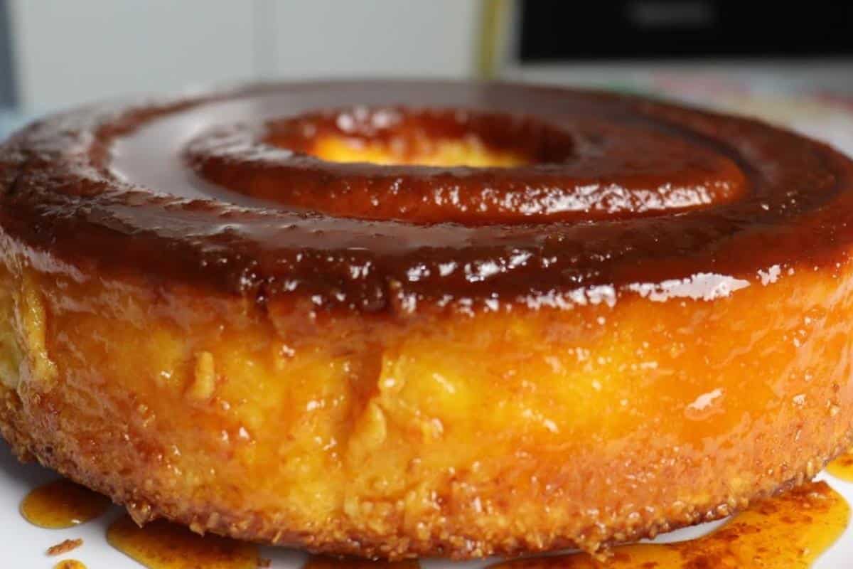 Bolo queijadinha até parece um pudim e todo mundo pede mais um pedaço