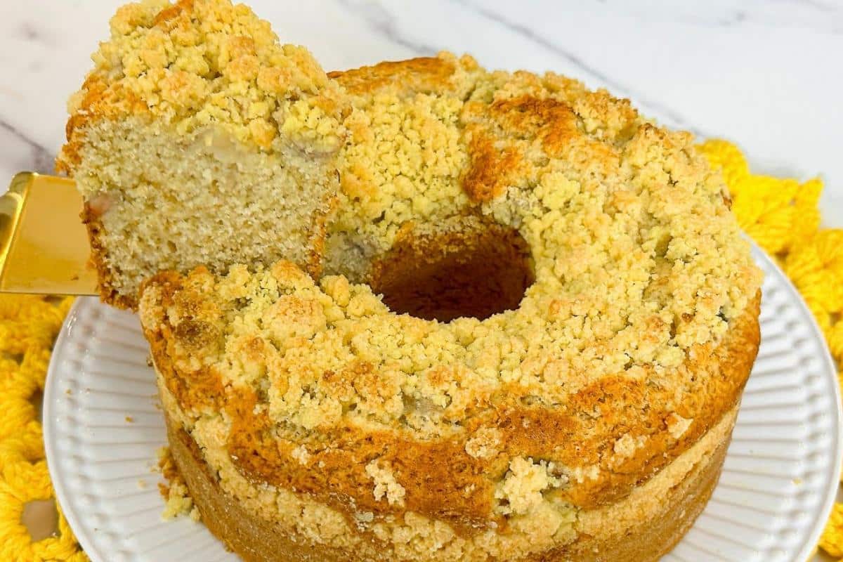 Bolo simples para o café com crostinha crocante por cima que é sensacional