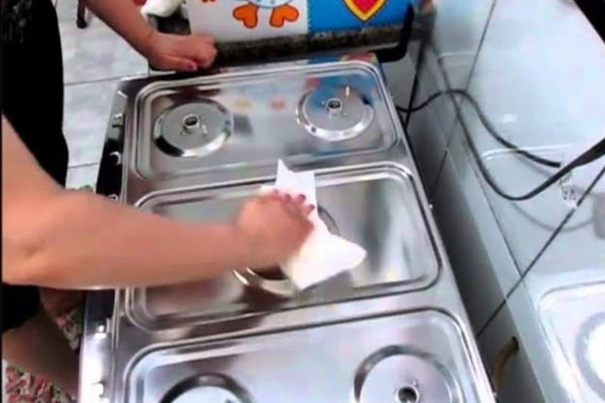 Como deixar fogão brilhando com uma dica muito fácil de fazer