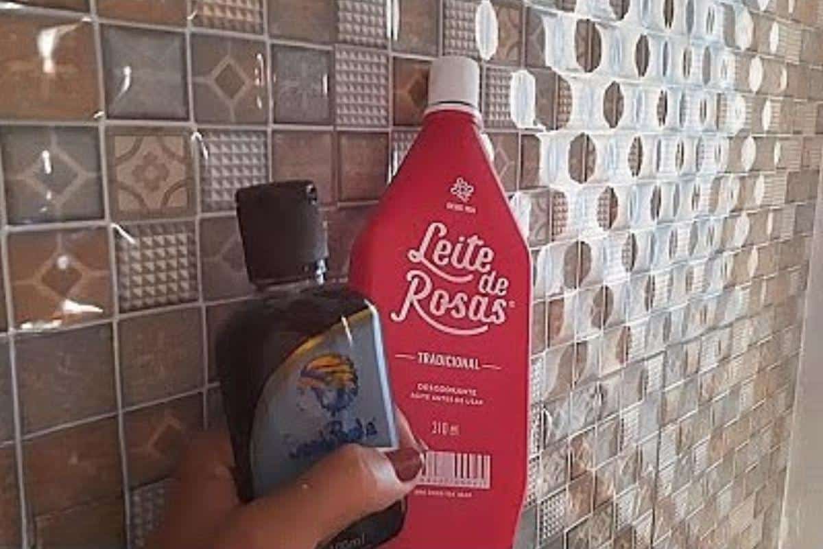 Como limpar azulejo encardido de qualquer cômodo da sua casa sem muito esforço