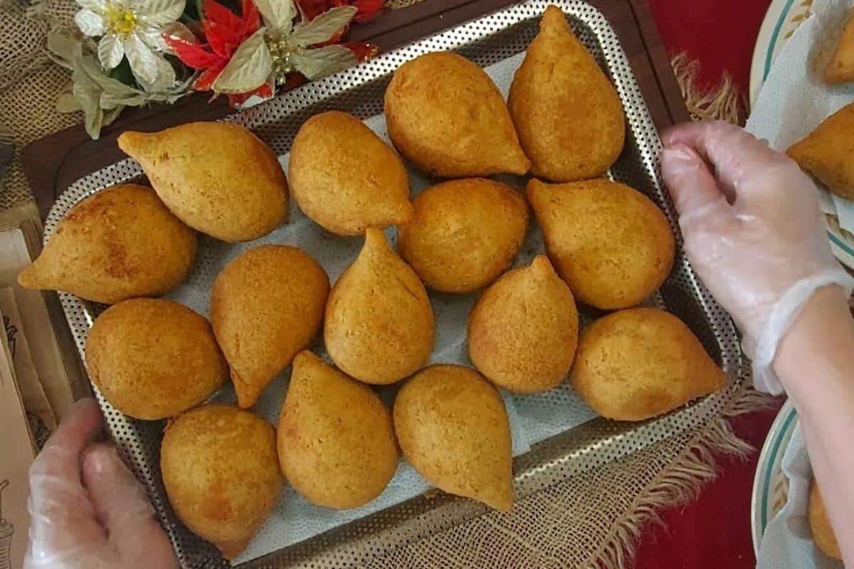 Receita de coxinha com massa de batata crocante e macia igual de lanchonete