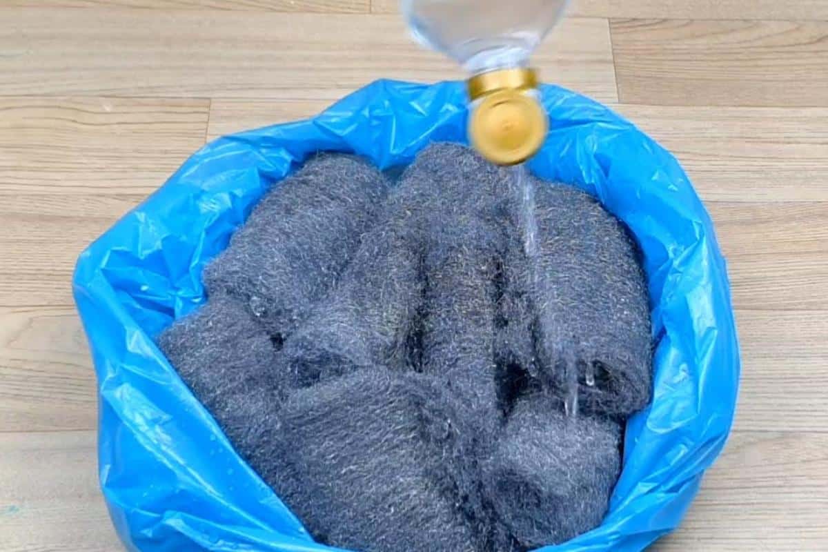 Mistura caseira simples e fácil de fazer para salvar o teu dia de faxina na sua casa