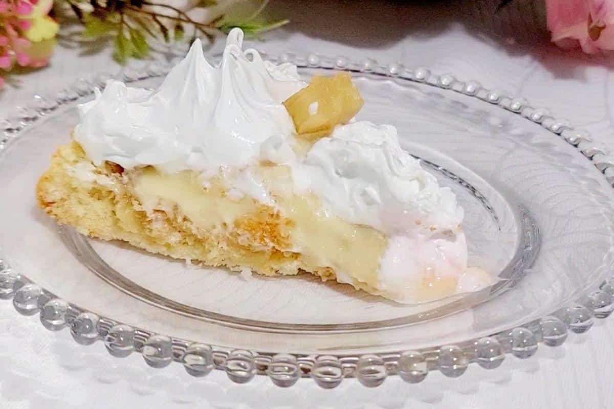 Torta de abacaxi com creme belga fica simplesmente espetacular