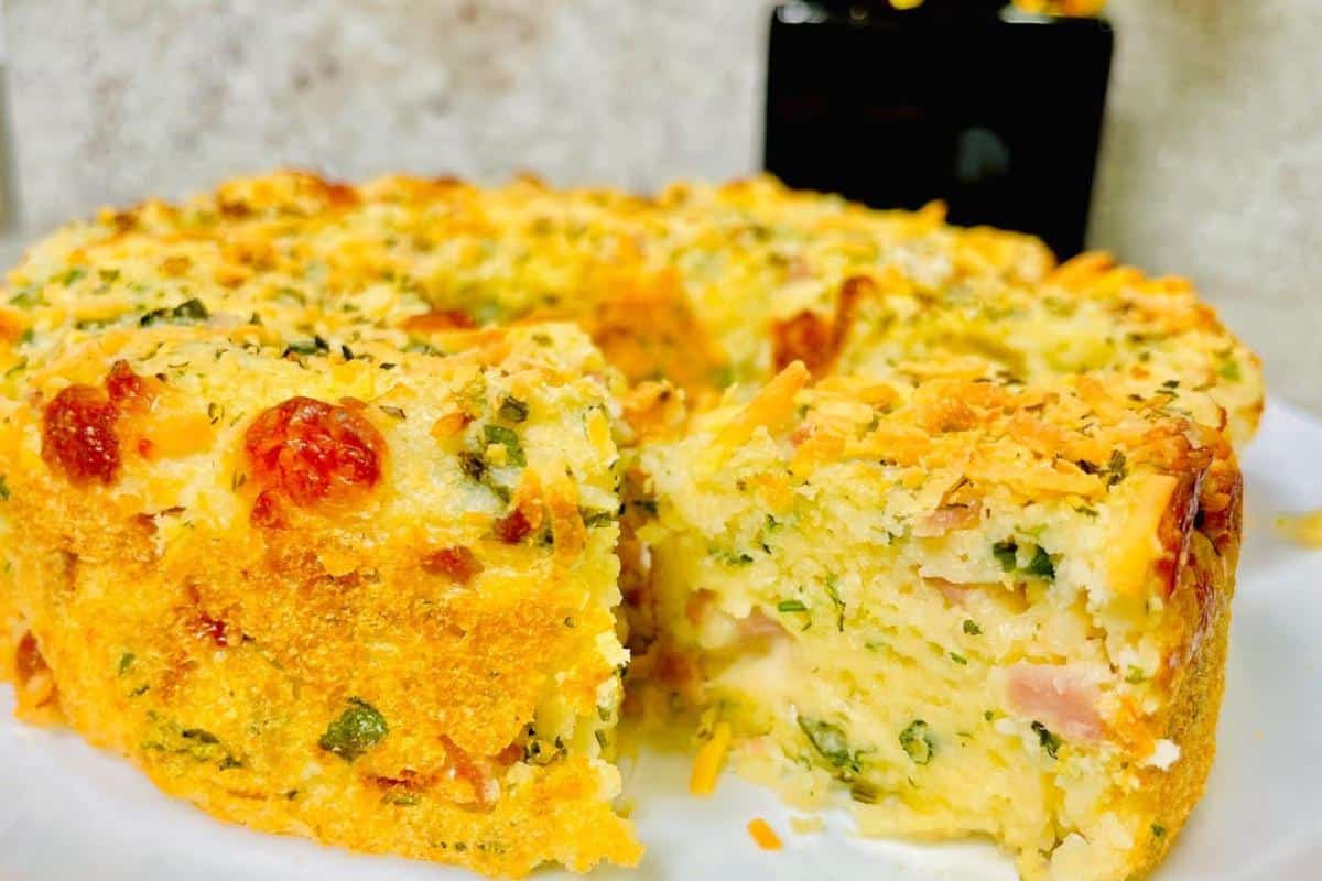 Torta de arroz que não vai farinha de trigo e fica uma verdadeira delícia no café ou jantar