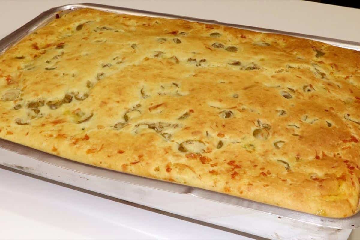 Torta de liquidificador recheada para substituir a pizza do sábado à noite