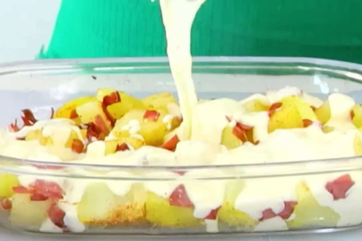 Batata gratinada para o almoço: não dá trabalho para fazer e fica uma maravilha