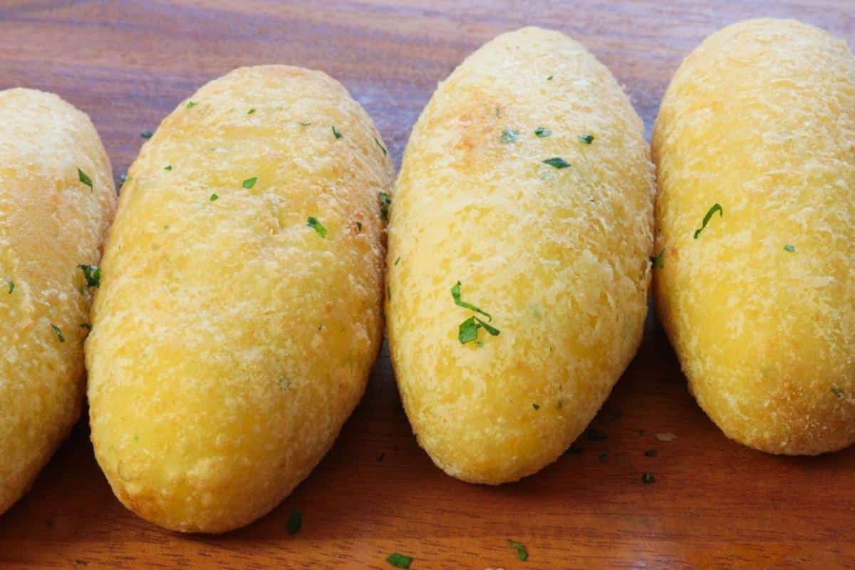 Bolinho de aipim delicioso que não estoura na hora de fritar e não encharca de gordura