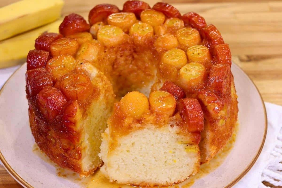 Aprendi a fazer o melhor bolo de banana de todos que é de comer lambendo os dedos