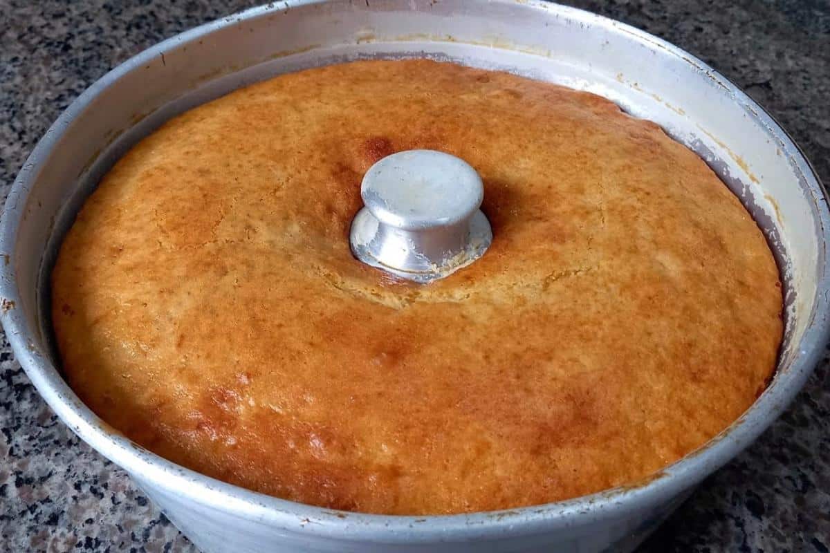 Bolo de banana simples bem fácil e rápido de fazer para o lanche da tarde
