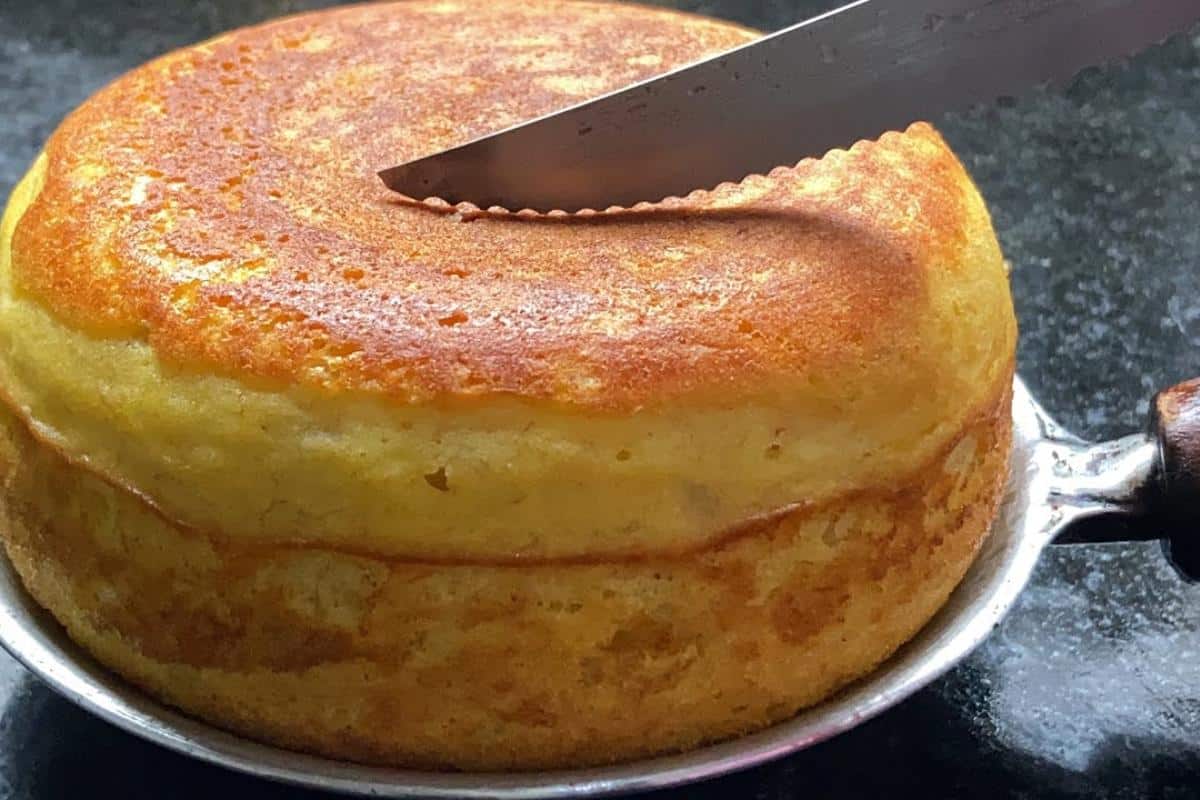 Receita de bolo de frigideira zero lactose, zero açúcar e sem farinha de trigo