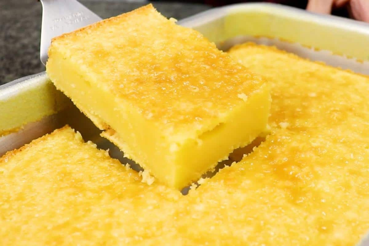Bolo de fubá cremoso da fazenda que combina com aquele cafezinho que só você sabe fazer