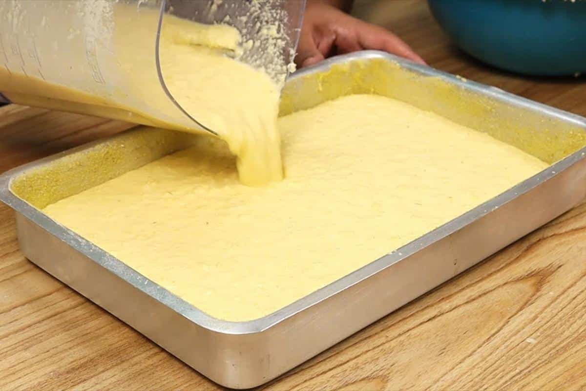 Bolo de milho tradicional da roça para servir com uma xícara de café fresquinho