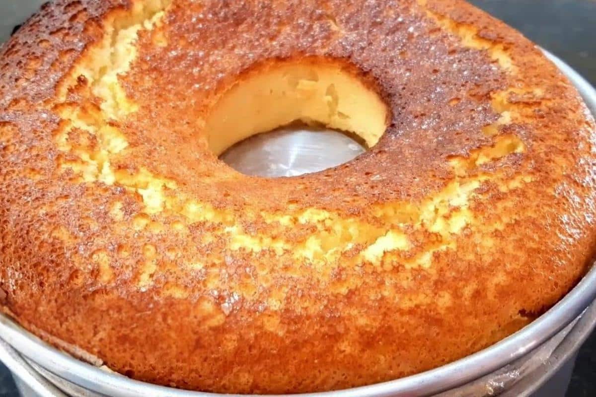 Aprenda o segredo do bolo mole perfeito e bem cremoso que derrete na boca