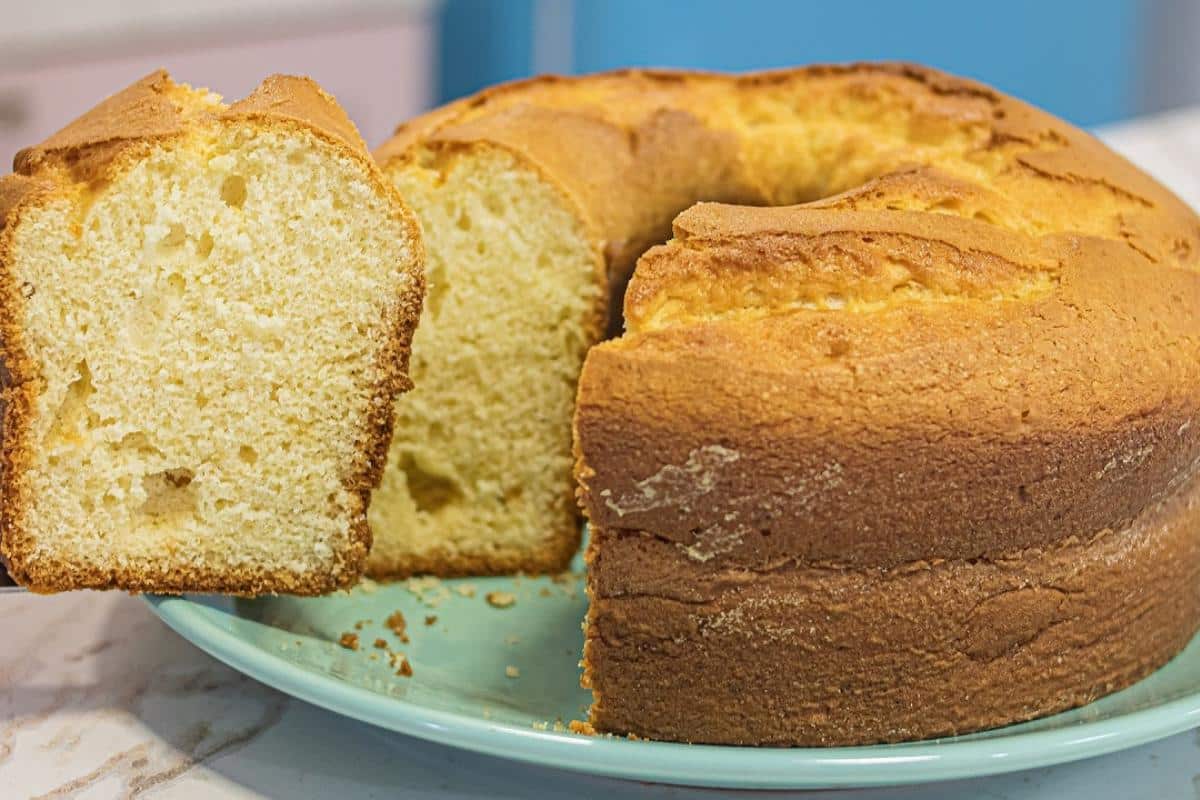 Bolo simples de liquidificador que eu faço 2 vezes na semana para o café