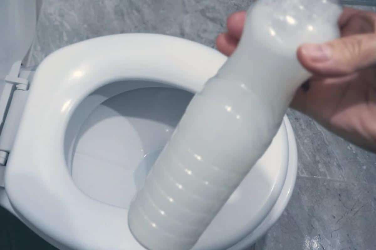 Misturinha caseira para limpar banheiro: fica cheiroso e limpinho a semana toda