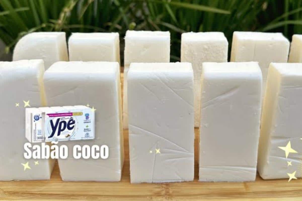 Sabão de coco caseiro: rende muito e deixa as roupas branquinhas