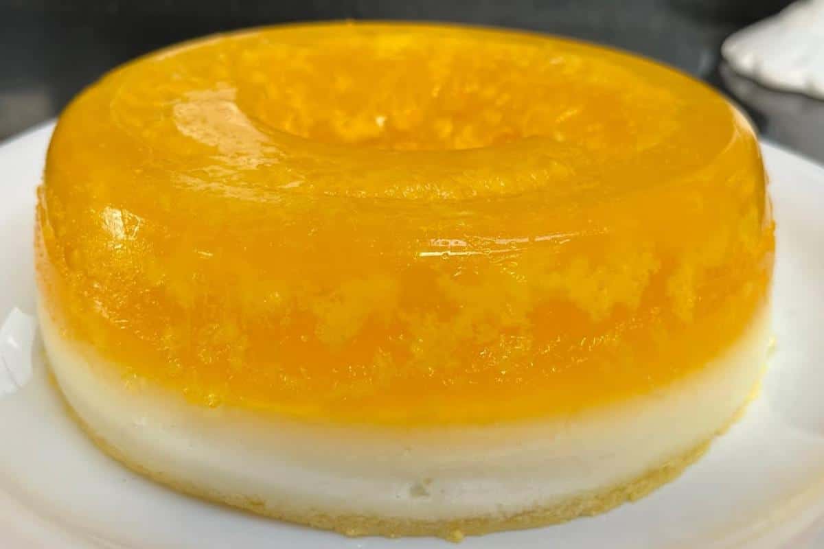 Sobremesa gelada com gelatina e creme gostosa demais e fácil de fazer