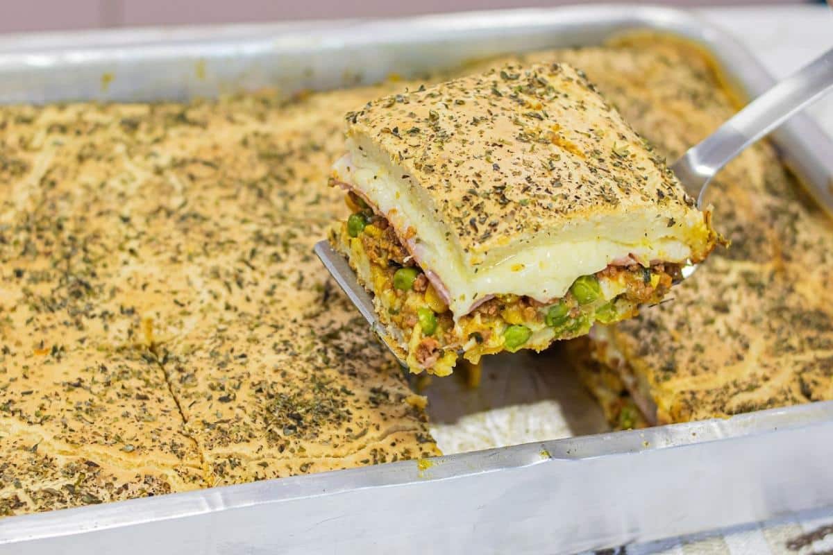 Torta de carne moída com presunto e queijo que é a melhor que você já comeu