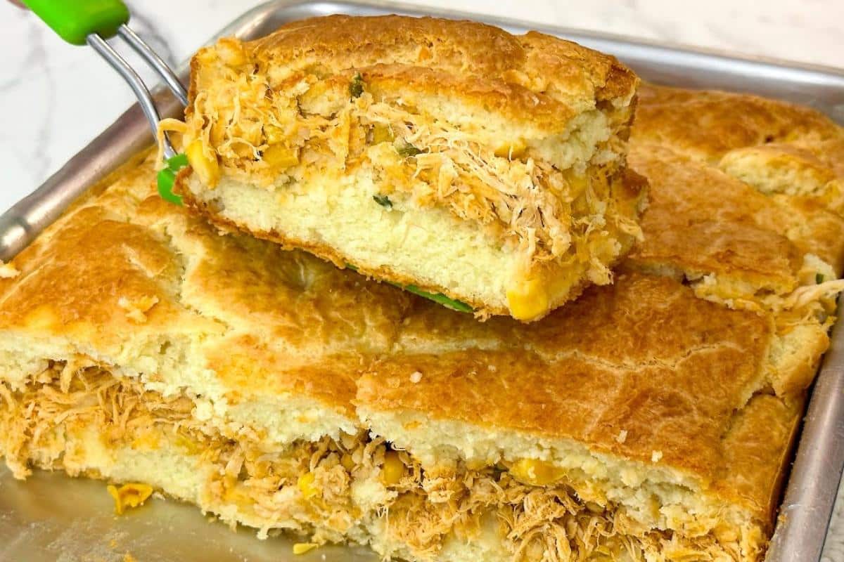 Veja o ingrediente que deixa essa torta de frango tão especial e gostosa