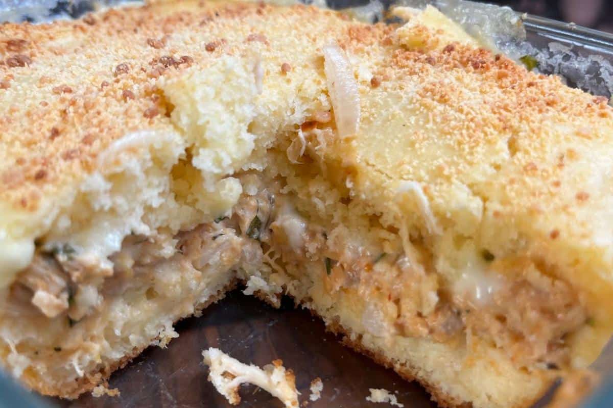Torta de frango cremosa: não existe jeito mais fácil de fazer do que essa receita