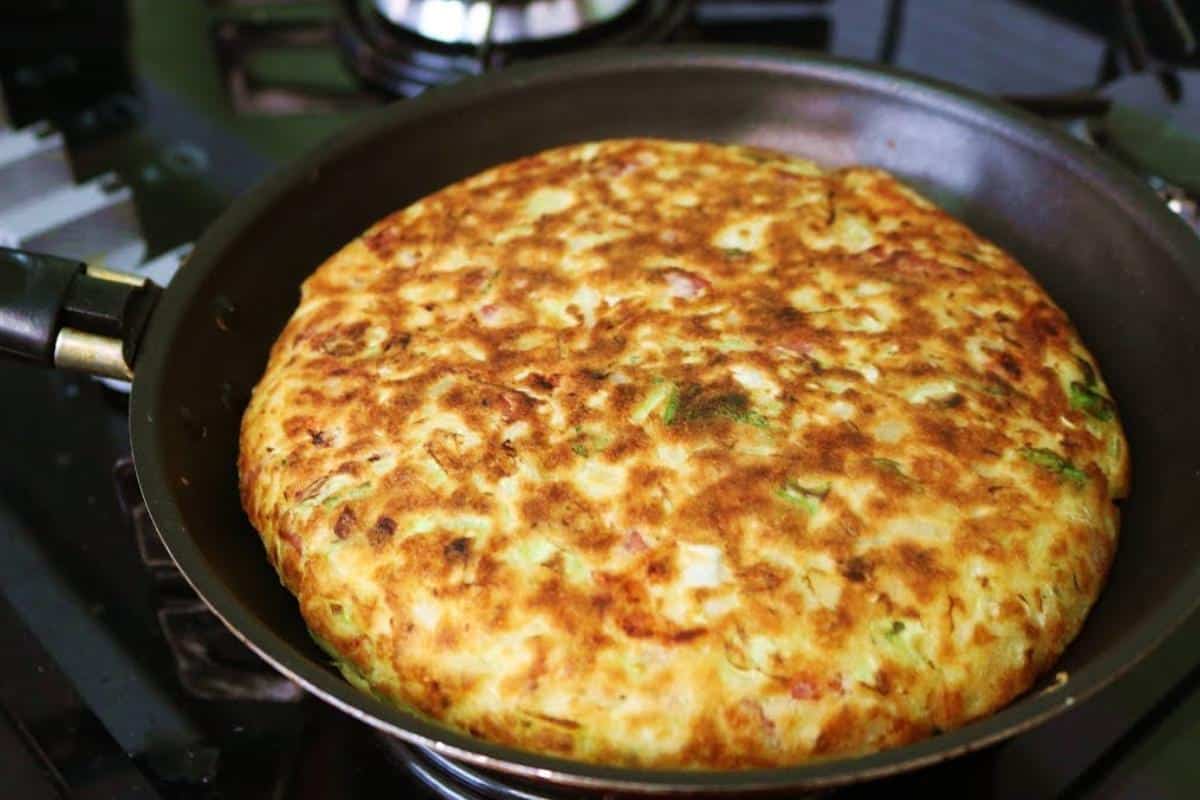 Torta de repolho na frigideira: leve e saudável que fica pronta em 5 minutos