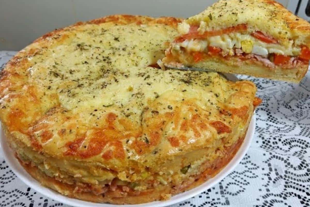 Torta portuguesa super recheada e saborosa nem precisa pedir pizza hoje à noite