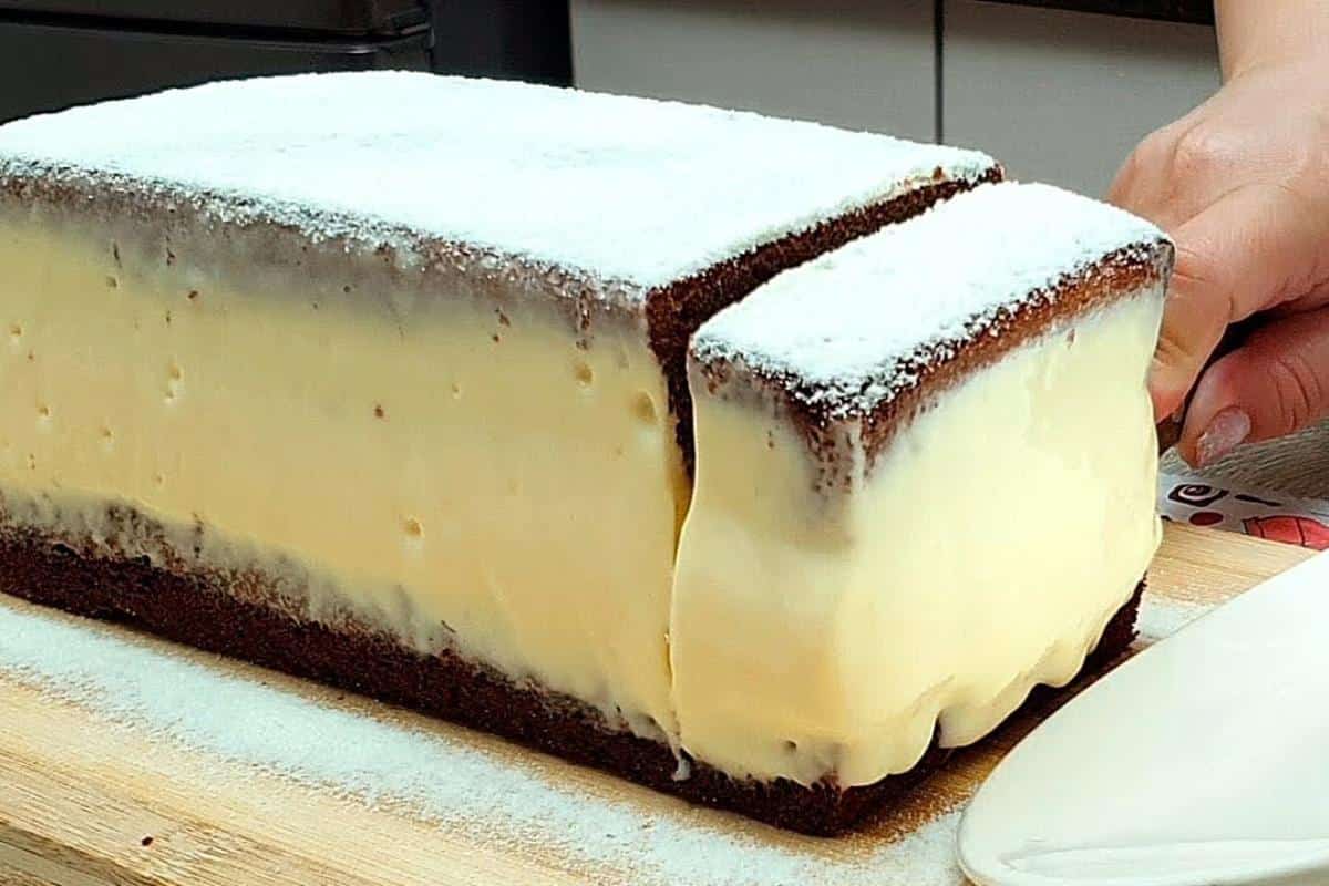 Bolo 2 chocolates que é uma espetáculo: uma mistura deliciosa de bolo e sobremesa