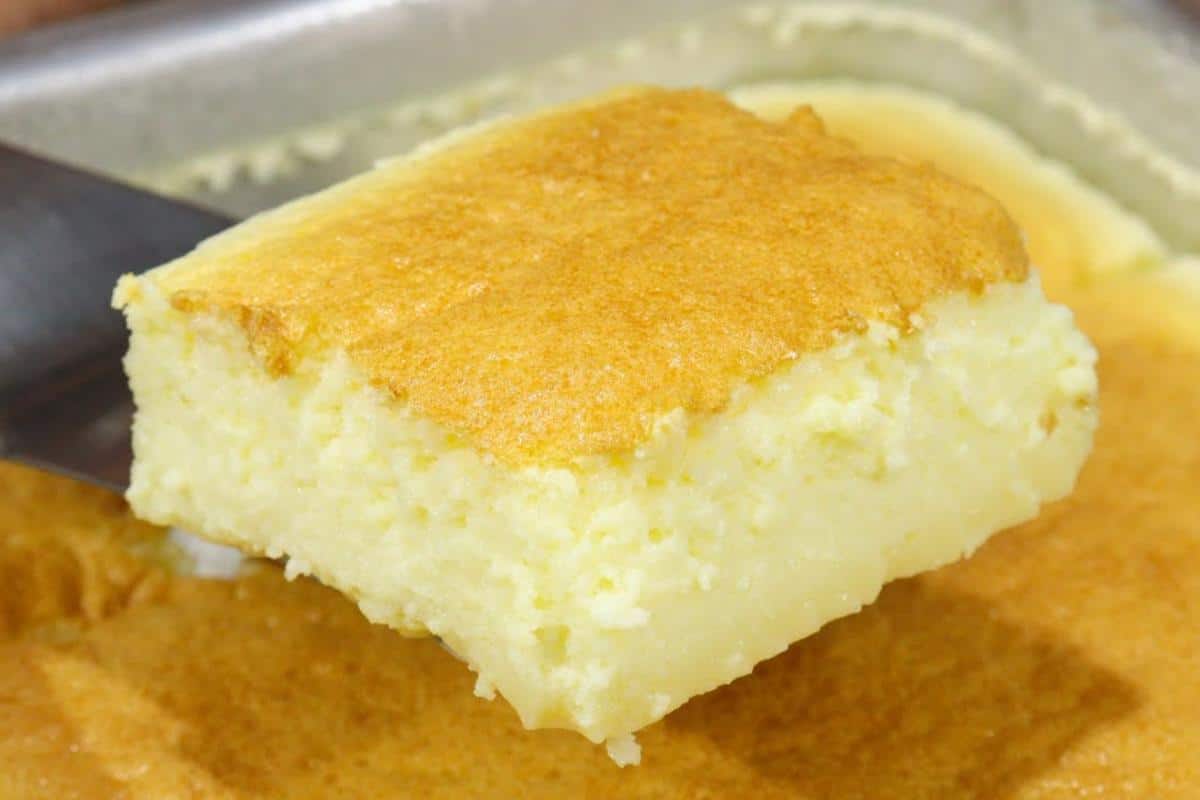 Bolo 2 leites é tão cremoso que desmancha na boca e parece sobremesa