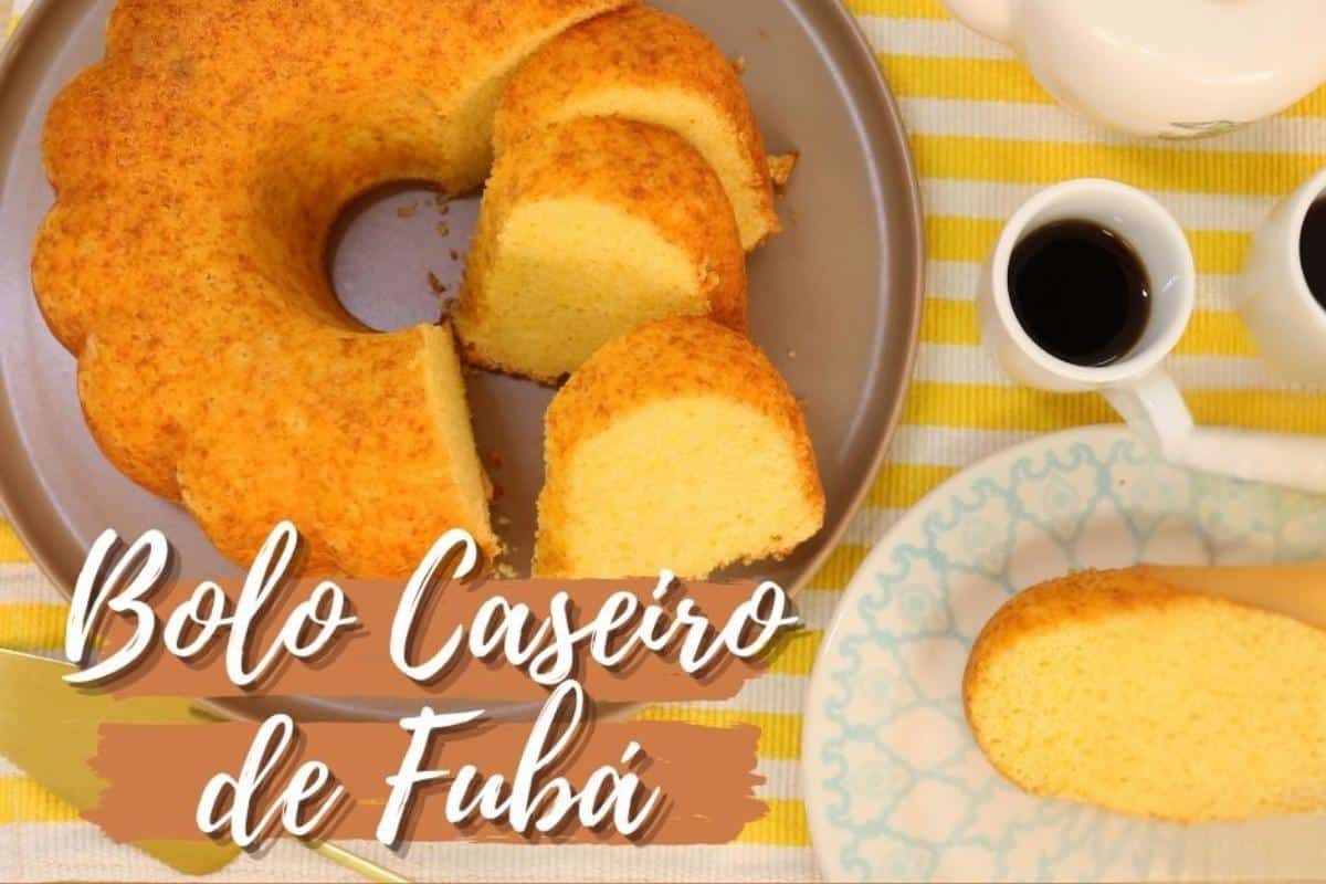 Bolo caseiro de fubá fofinho e macio com um ingrediente secreto que você vai adorar