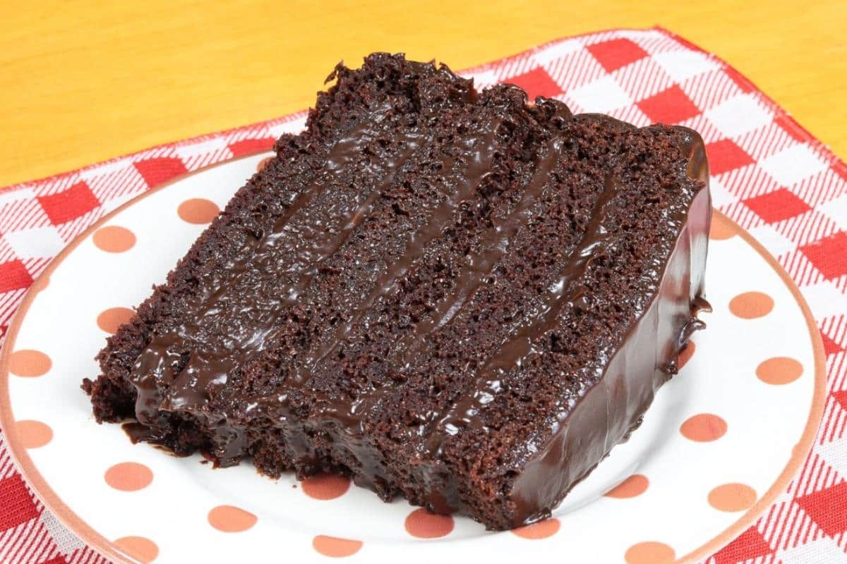 Bolo da misericórdia: esse é o melhor bolo de chocolate que você vai comer na sua vida