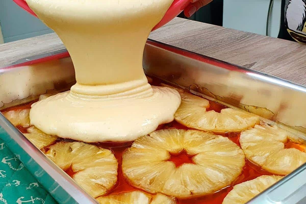 Bolo de abacaxi assim você nunca comeu e vai achar maravilhoso quando fizer