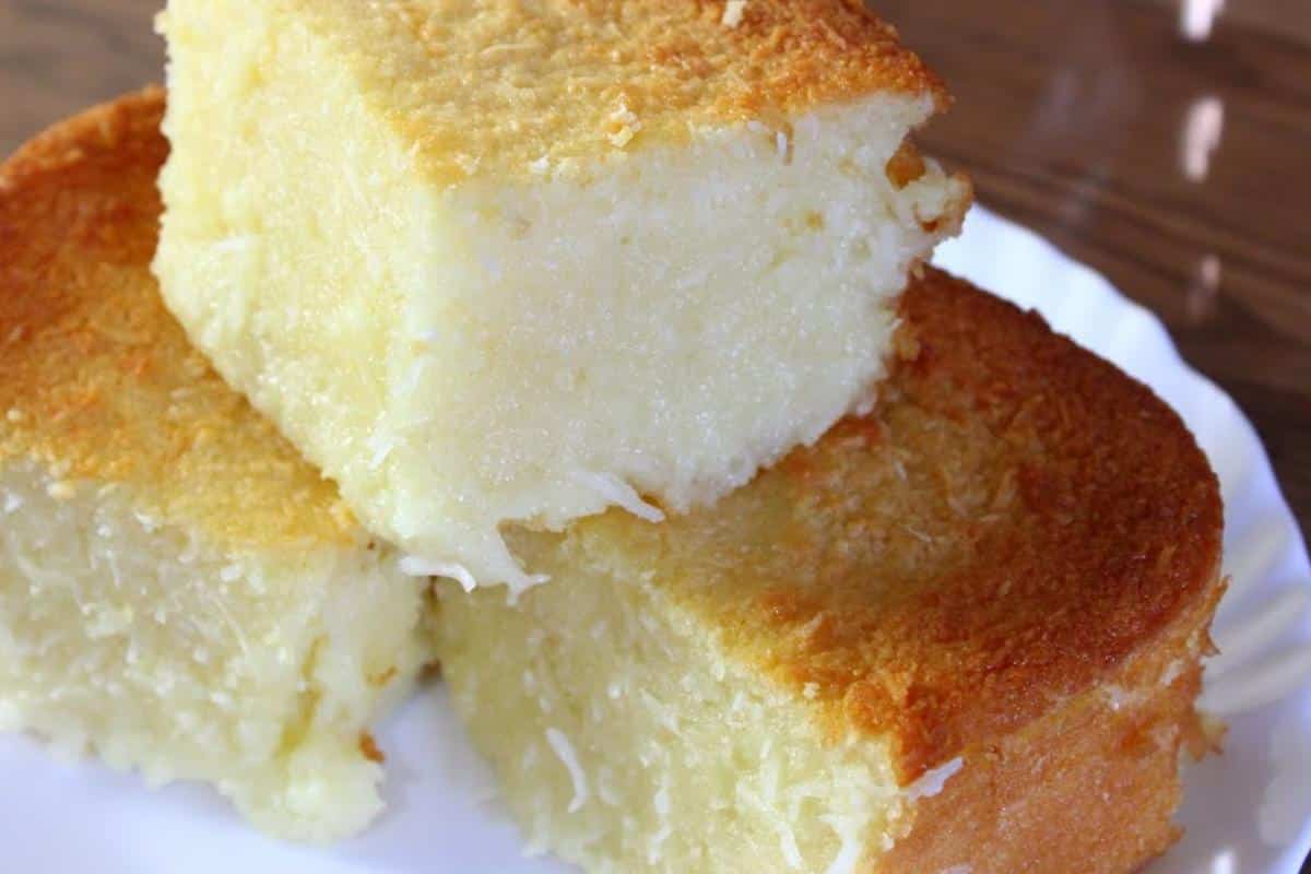 Receita de bolo de aipim feito no liquidificador que fica cremoso e molhadinho
