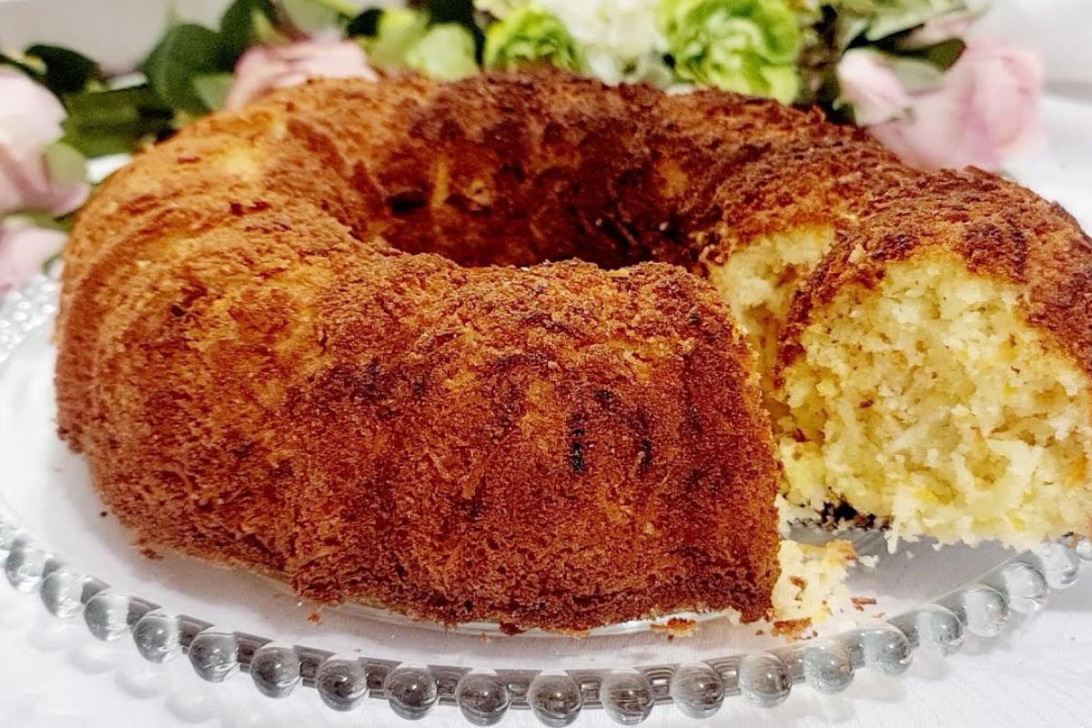 Bolo de coco com cenoura com um sabor marcante que você vai adorar