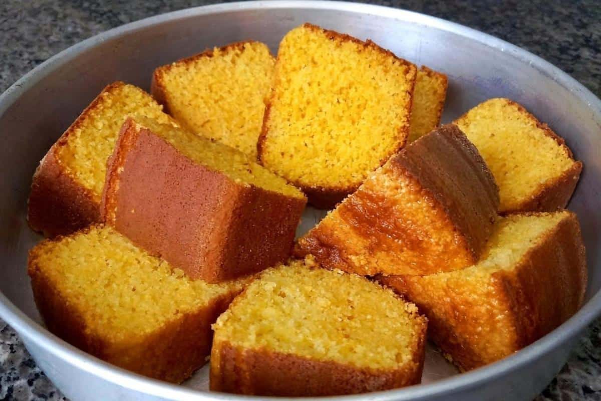 Bolo de flocão da fazenda delicioso para o cafézinho das 16h da tarde