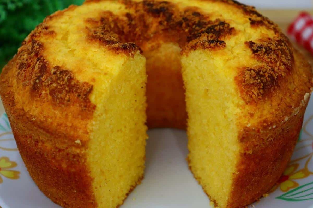 Bolo de fubá fofinho: veja o que colocar nos ingredientes para acertar sempre