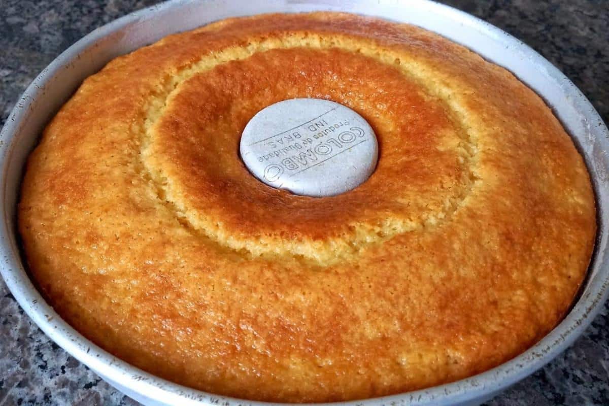 Receita de bolo de fubá simples e fácil para servir no chá da tarde