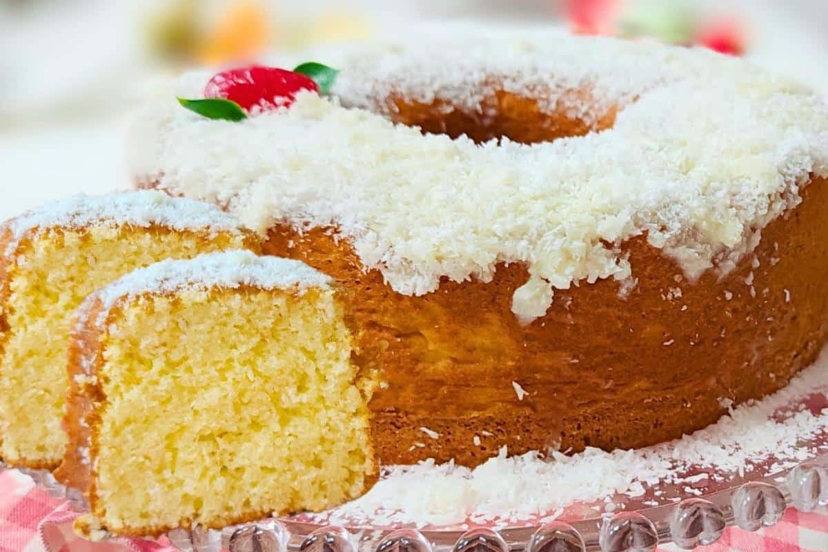 Bolo de maisena com coco delicioso e não vai nada de farinha de trigo