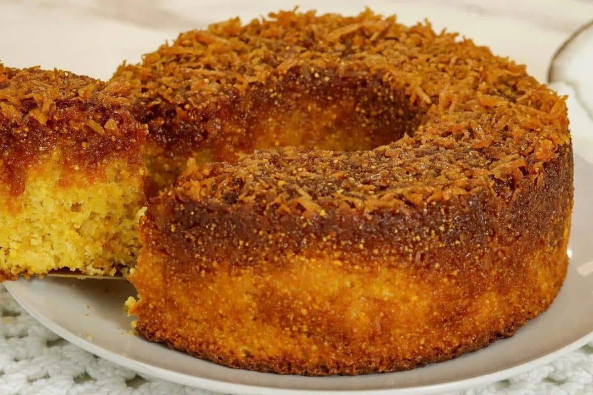 Bolo de milho com coco fica simplesmente maravilhoso é o melhor que já comi