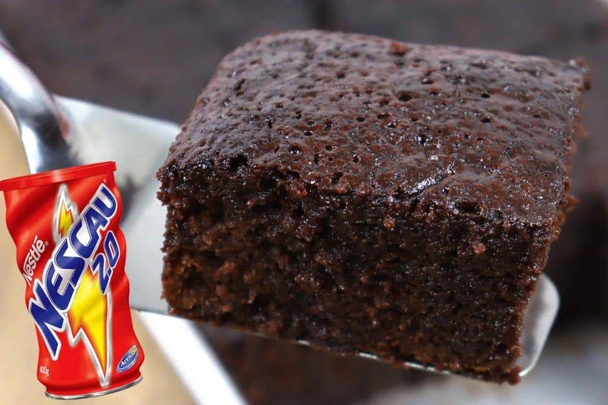 Bolo de nescau molhadinho que desmancha na boca para o lanche da tarde