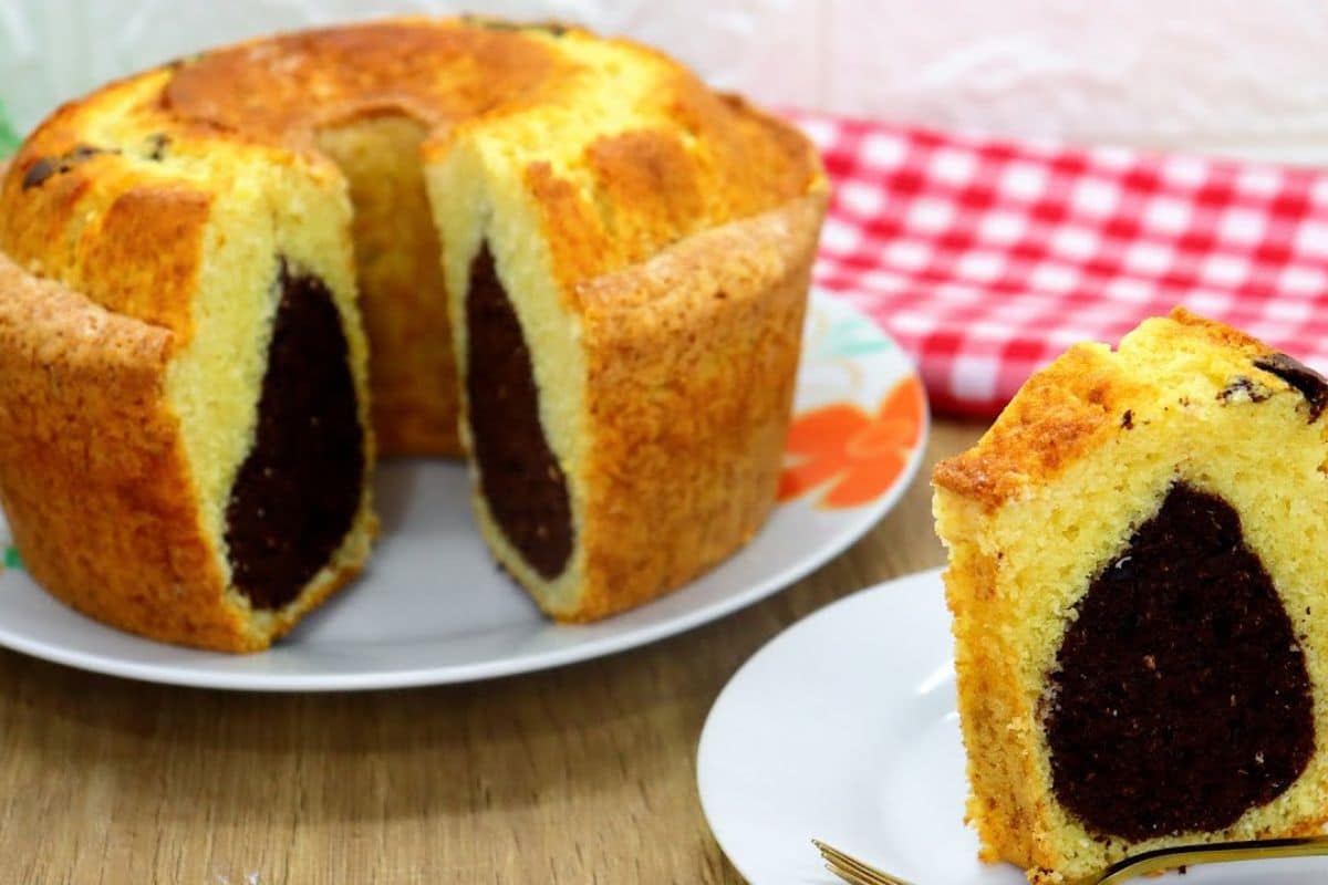 Bolo frapê de dois sabores fofinho para o lanche da tarde das crianças