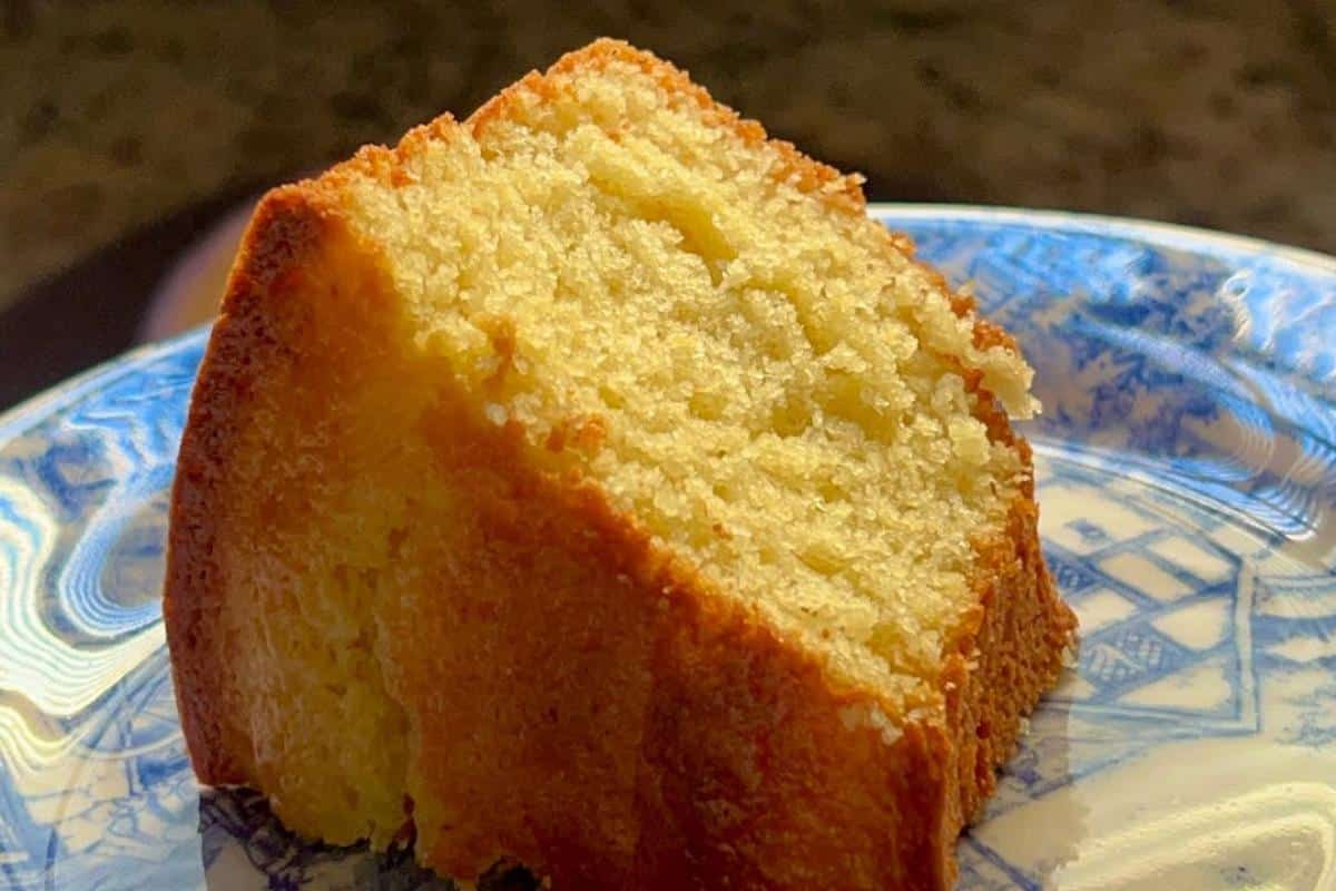 Receita de bolo que desmancha na boca para servir no chá da tarde